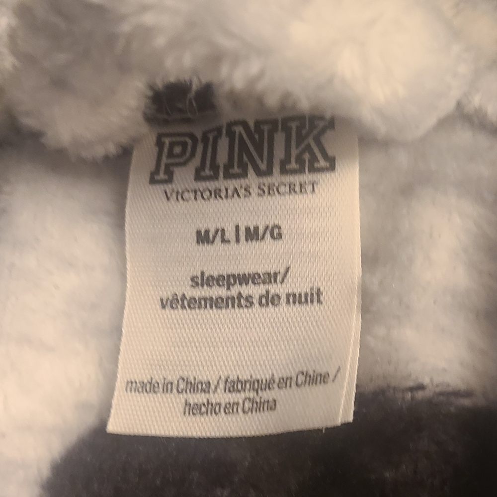 PINK Victoria's Secret Gray and Black Robe -NEW WITH OUT TAGS - Picture 2 of 5